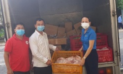 Phần quà nghĩa tình của BCH Công đoàn Tập đoàn Xuân Nguyên.