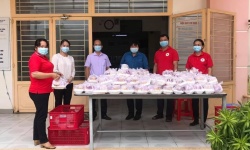 Cùng Hội Chử Thập Đỏ  Xuân Nguyên tiếp tế 200 suất cơm