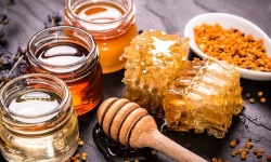 Lợi ích ít người biết của việc thay thế đường bằng mật ong trong bữa ăn hàng ngày